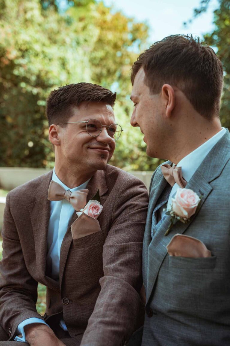 Hochzeit Stadtbalkon Kitzingen Freie Trauung Gleichgeschlechtliche Ehe LGBTQ Hochzeitsfotograf Würzburg Florian Knusper First Look Fotoshooting