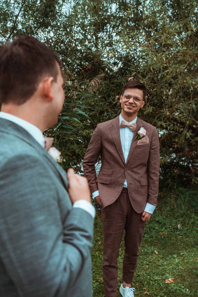 Hochzeit Stadtbalkon Kitzingen Freie Trauung Gleichgeschlechtliche Ehe LGBTQ Hochzeitsfotograf Würzburg Florian Knusper First Look Fotoshooting