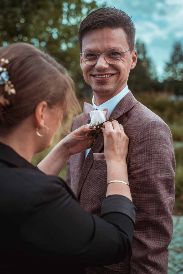 Hochzeit Stadtbalkon Kitzingen Freie Trauung Gleichgeschlechtliche Ehe LGBTQ Hochzeitsfotograf Würzburg Florian Knusper First Look Fotoshooting