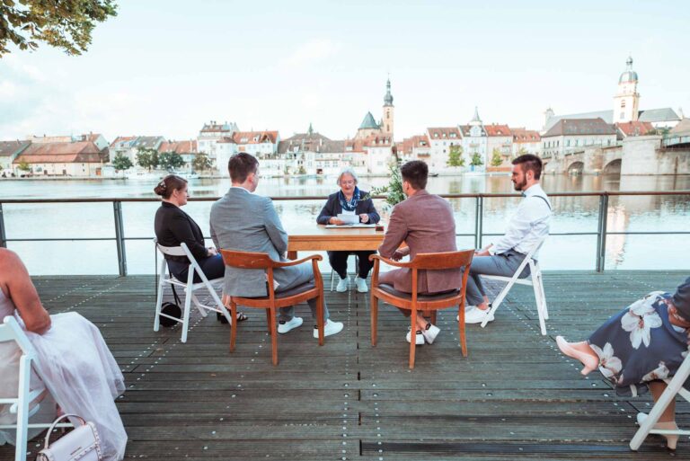 Hochzeit Stadtbalkon Kitzingen Freie Trauung Gleichgeschlechtliche Ehe LGBTQ Hochzeitsfotograf Würzburg Florian Knusper First Look Fotoshooting