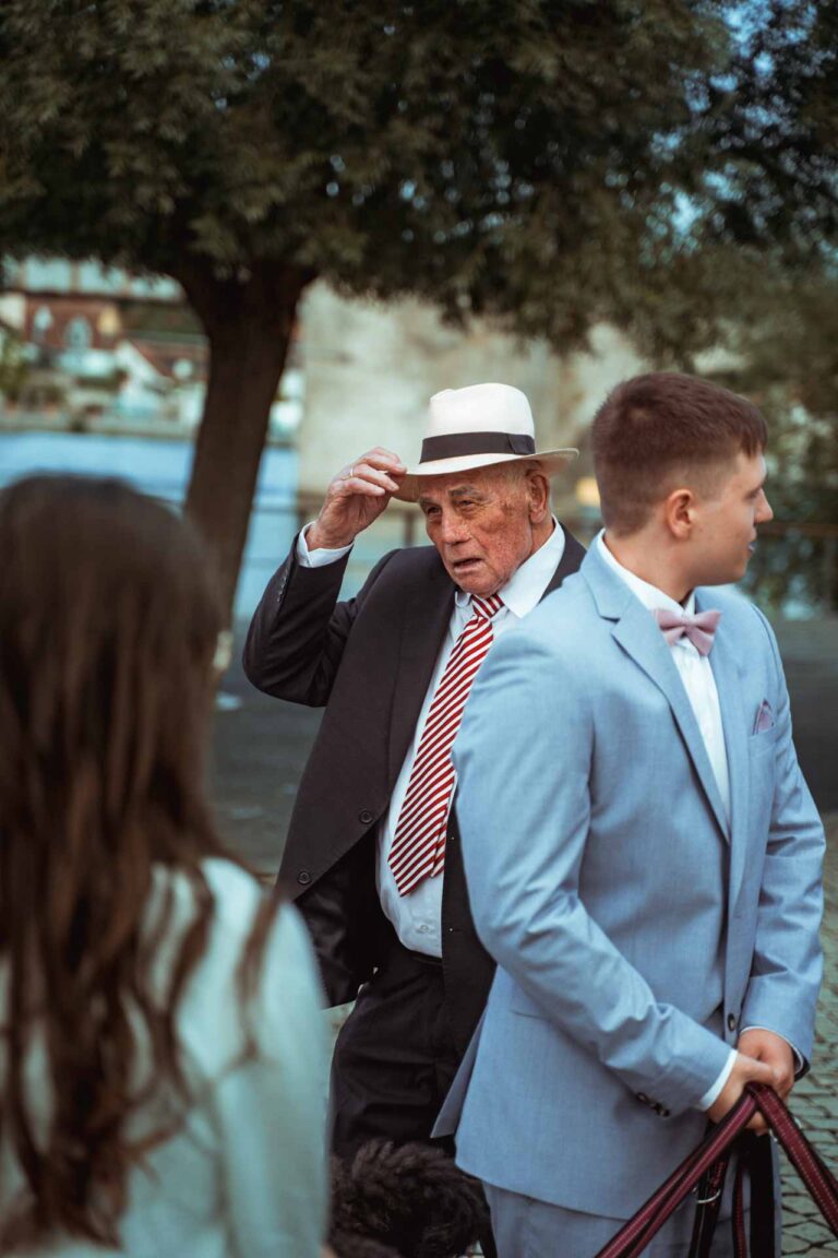 Hochzeit Stadtbalkon Kitzingen Freie Trauung Gleichgeschlechtliche Ehe LGBTQ Hochzeitsfotograf Würzburg Florian Knusper First Look Fotoshooting