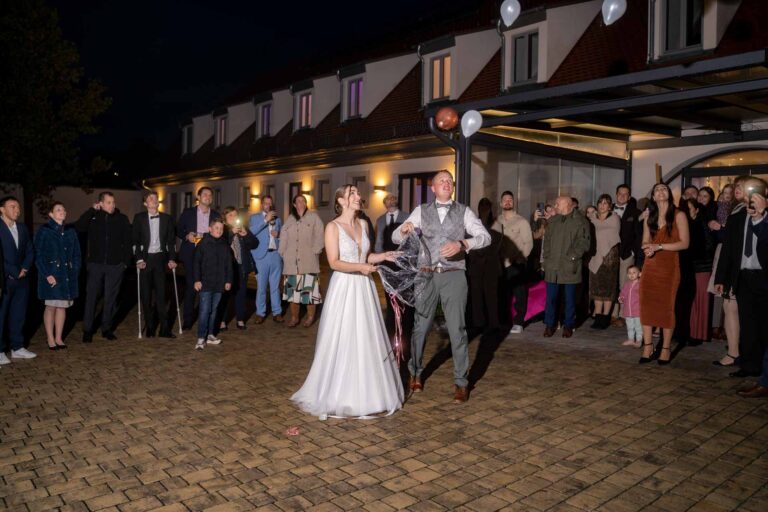 Hochzeit Schafhof Wiesentheid Freie Trauung Hochzeitsfotograf Würzburg Florian Knusper First Look Fotoshooting Fotograf für LGBTQ Hochzeit