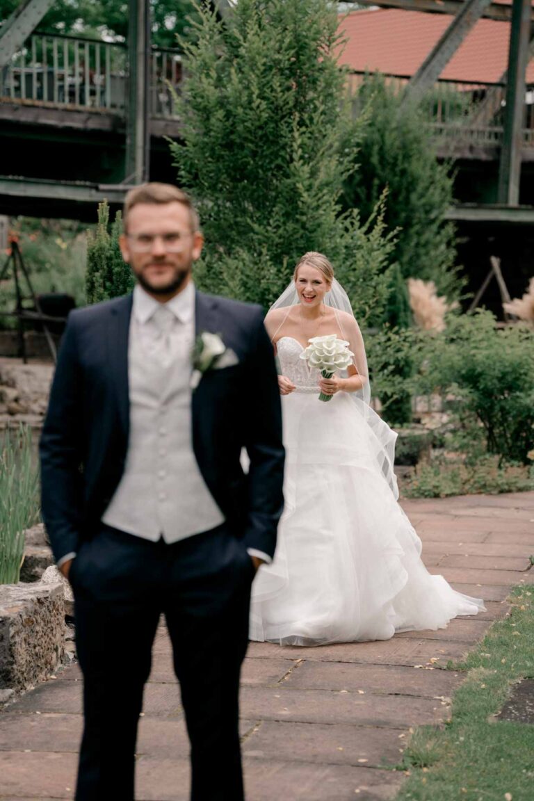 Hochzeit Brückenbaron Freie Trauung Hochzeitsfotograf Würzburg Florian Knusper First Look Fotoshooting