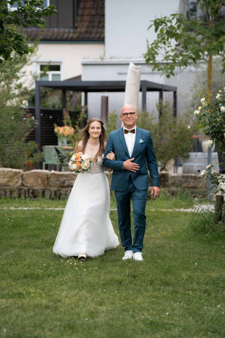 Hochzeit Freihof Prichsenstadt Freie Trauung Hochzeitsfotograf Würzburg Florian Knusper First Look Fotoshooting