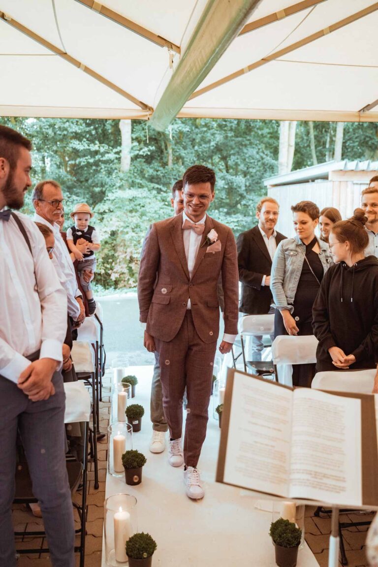 Hochzeit Gut Wöllried Freie Trauung Gleichgeschlechtliche Ehe LGBTQ Hochzeitsfotograf Würzburg Florian Knusper First Look Fotoshooting