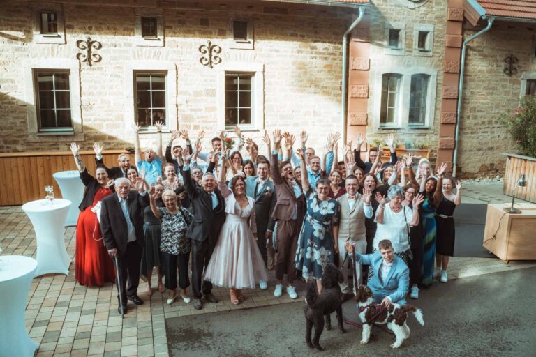 Hochzeit Gut Wöllried Freie Trauung Gleichgeschlechtliche Ehe LGBTQ Hochzeitsfotograf Würzburg Florian Knusper First Look Fotoshooting