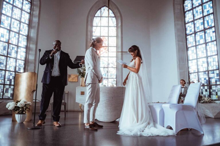 Hochzeit Vogelsburg Volkach Freie Trauung Hochzeitsfotograf Würzburg Florian Knusper First Look Fotoshooting Fotograf für LGBTQ Hochzeit