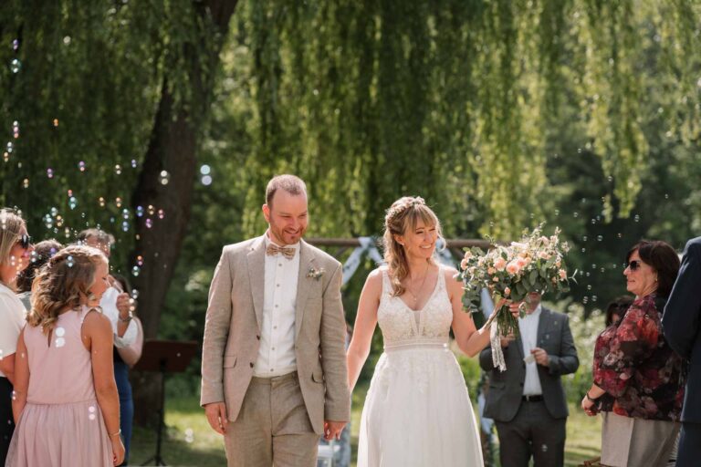 Hochzeit das Retz See Freie Trauung Hochzeitsfotograf Würzburg Florian Knusper First Look Fotoshooting