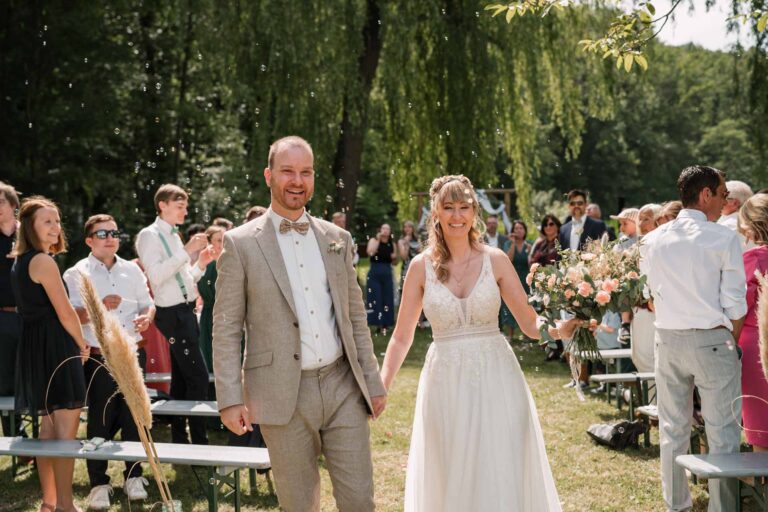 Hochzeit das Retz See Freie Trauung Hochzeitsfotograf Würzburg Florian Knusper First Look Fotoshooting