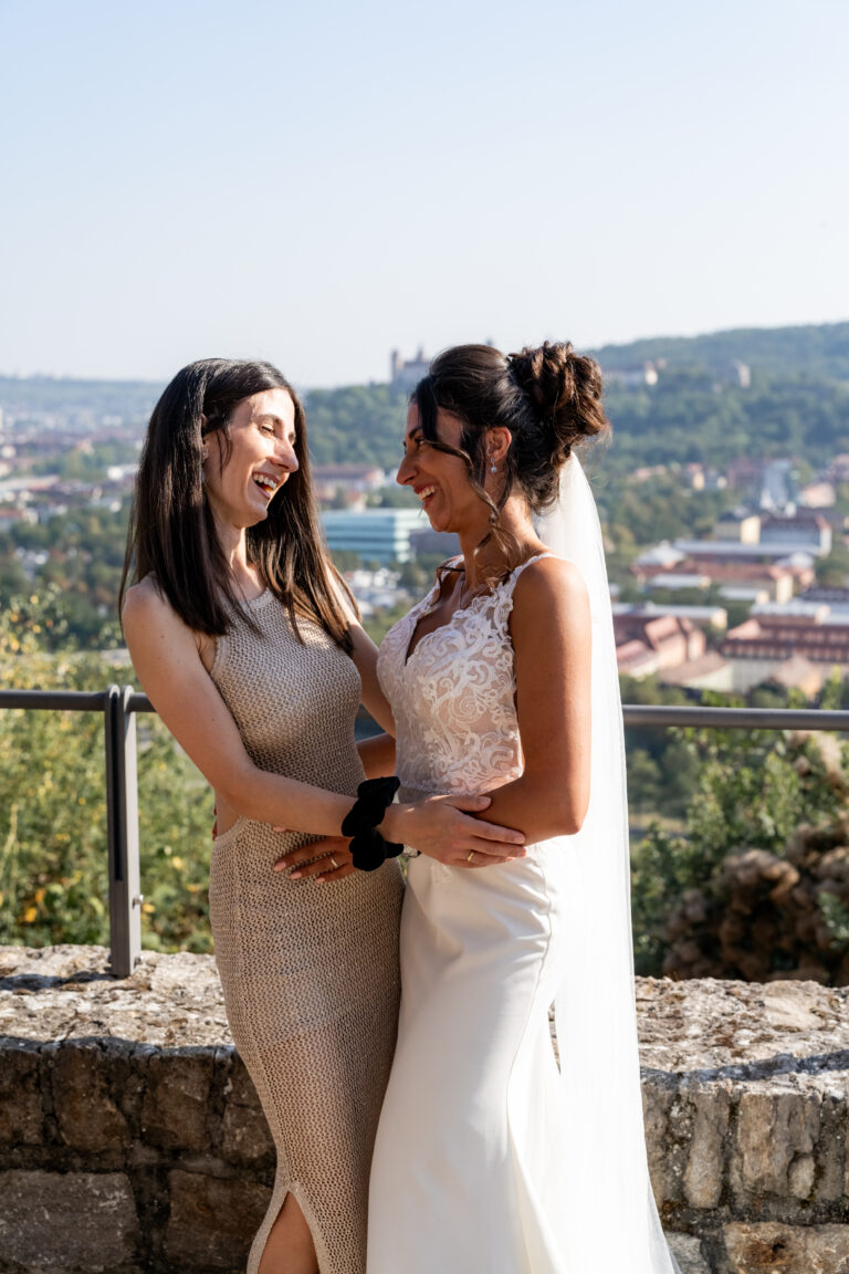 Wedding Photographer english speaking Hochzeit Freie Trauung Hochzeitsfotograf Steinburg Würzburg Florian Knusper First Look Fotoshooting_103