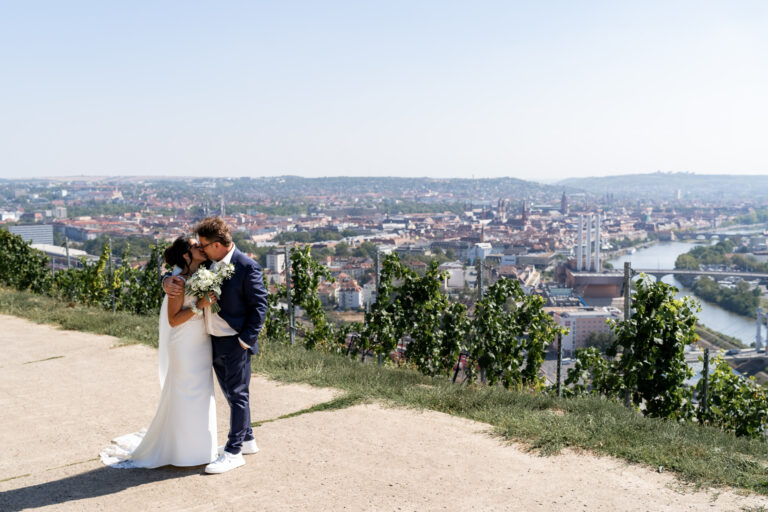 Wedding Photographer english speaking Hochzeit Freie Trauung Hochzeitsfotograf Steinburg Würzburg Florian Knusper First Look Fotoshooting_44