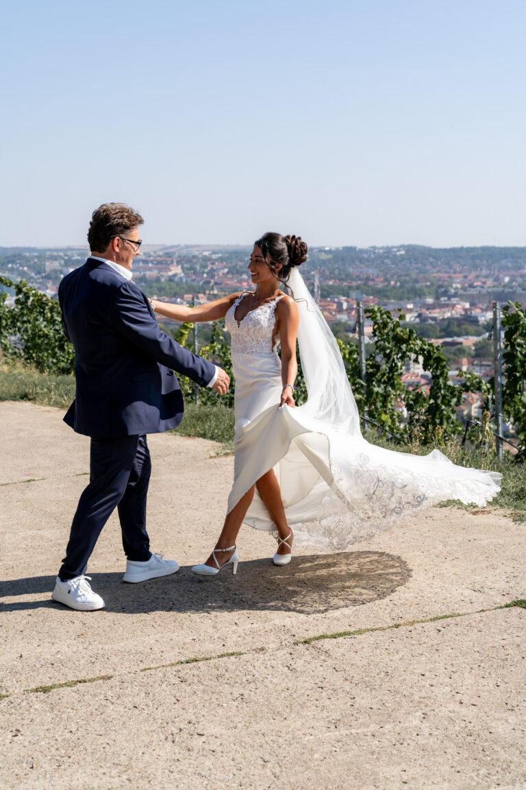 Wedding Photographer english speaking Hochzeit Freie Trauung Hochzeitsfotograf Steinburg Würzburg Florian Knusper First Look Fotoshooting_59