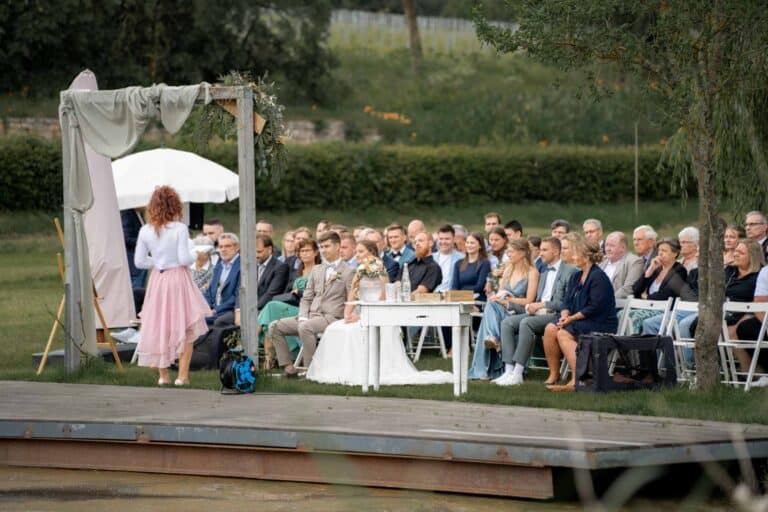 Hochzeit-Feier-Freihof-Prichsenstadt-Freie-Trauung-Hochzeitsfotograf-Gleichgeschlechtliche-Ehe-Hochzeit-Wuerzburg-Bamberg-Nuernberg-Erlangen-Fuerth-Koeln-Berlin-Florian-Knusper_226-768x512