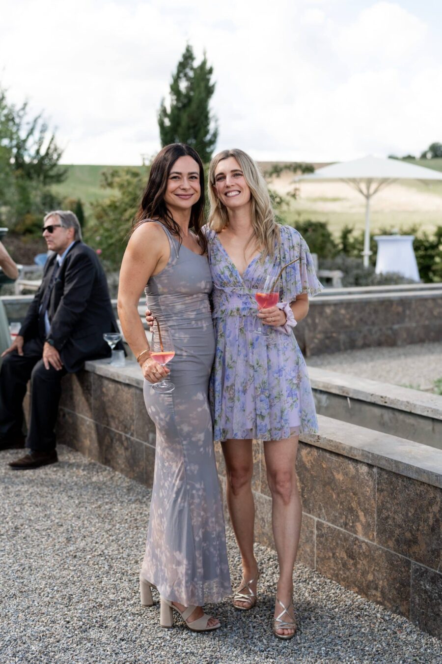 Hochzeit Villa Oriental | Editorial Summer Vibes & Live Cooking 160 Gäste mit Getränken bei Hochzeitsfeier im Freien