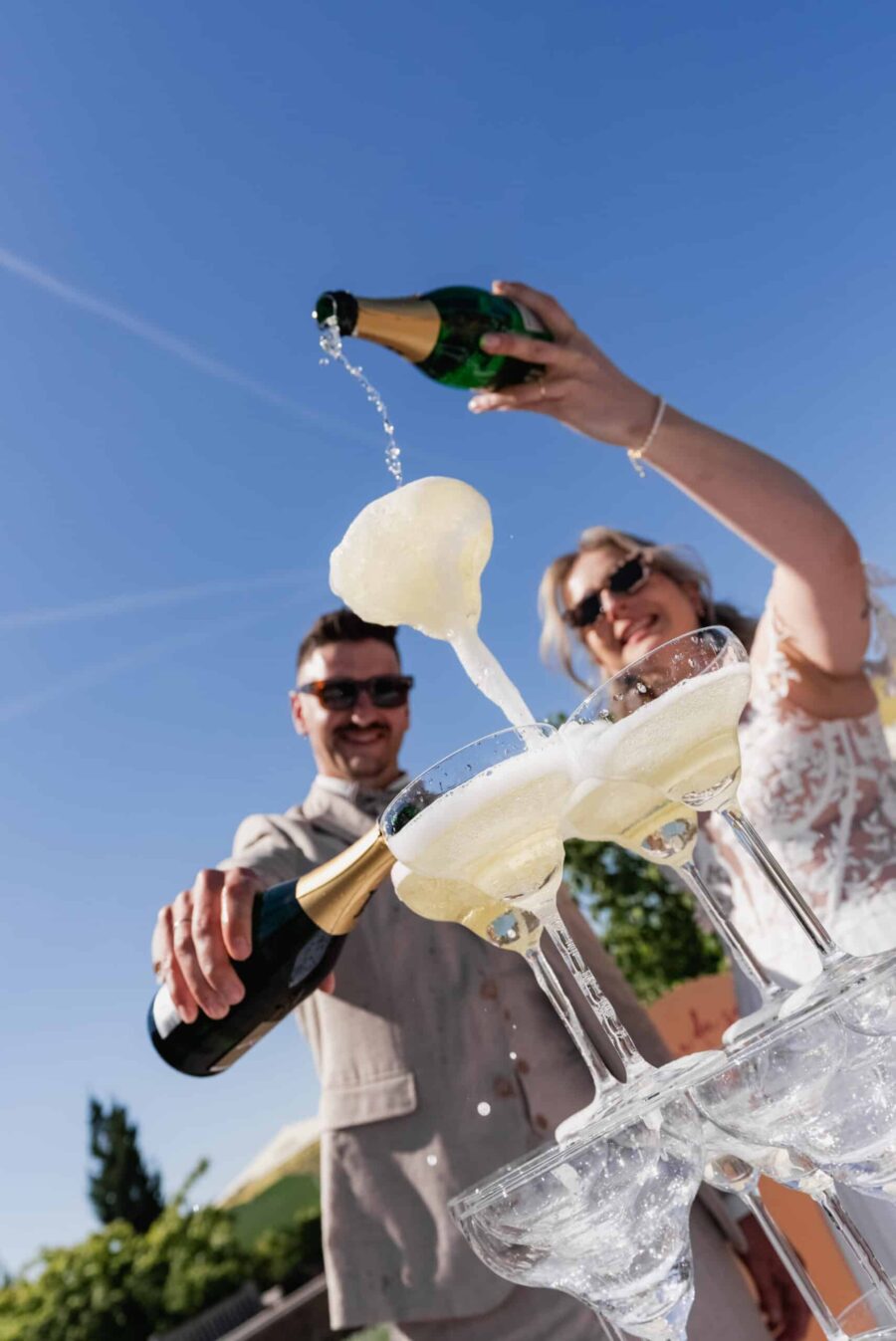 Champagner wird in Pyramide eingegossen Villa Oriental