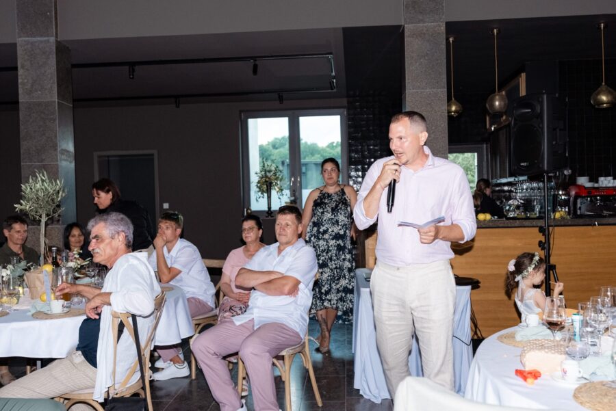 Hochzeitsrede während der Feier im Festsaal