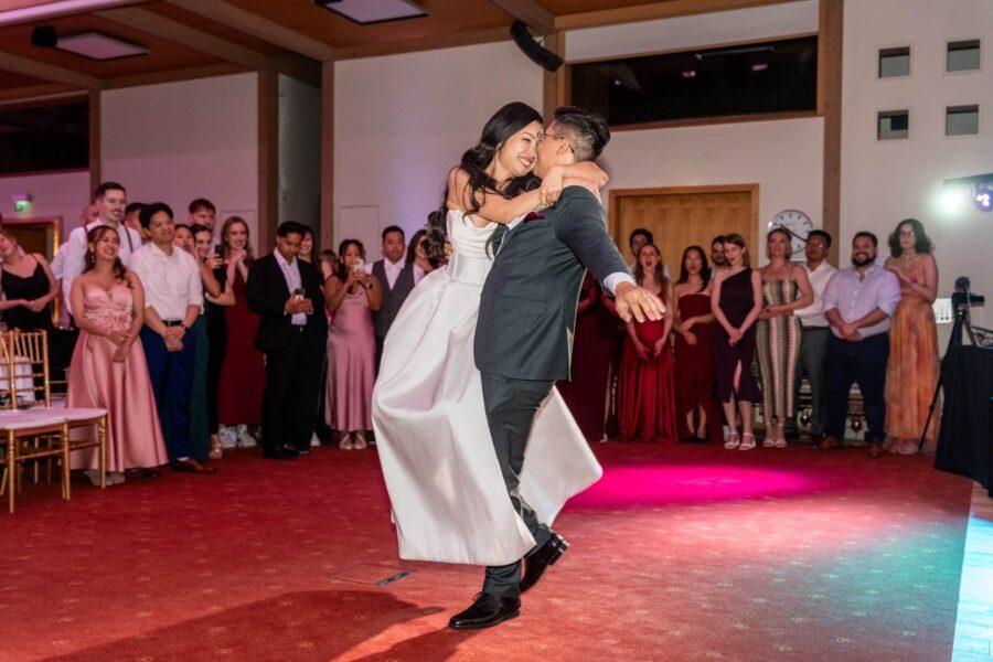 Eröffnungstanz des Brautpaars im Festsaal